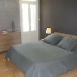 Spacieux Logement Face A La Cite Medievale